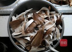 山珍鸡枞汤的做法图解2