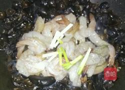 木耳虾仁炒蛋的做法图解4