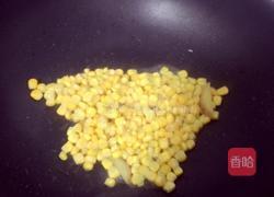 鹅黄嫩绿-荷兰豆炒玉米粒的做法图解3