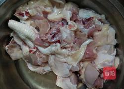 蘑菇炒鸡肉的做法图解1