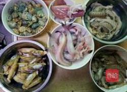 水煮海鲜的做法图解1