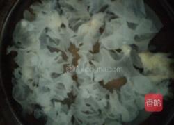 银耳莲子羹的做法图解3
