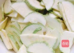 醋呛笋瓜的做法图解1