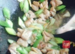 洋葱炒大肠的做法图解4