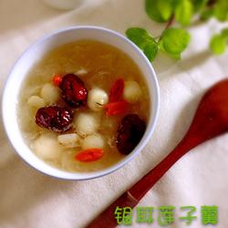 银耳莲子羹的做法[图]