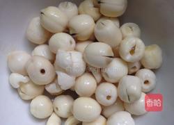 银耳莲子羹的做法图解2