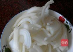洋葱炒瘦肉的做法图解2