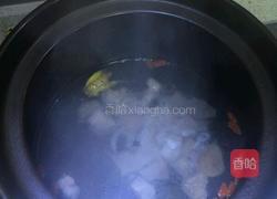 鲜鲍鱼瘦肉汤。 的做法图解5