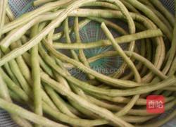 肉末豇豆的做法图解1