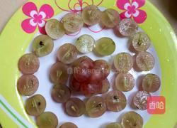 红提子青瓜苹果汁的做法图解1