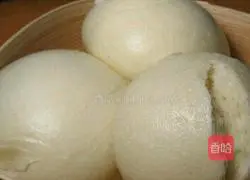 Illustration of how to make fried steamed buns 1