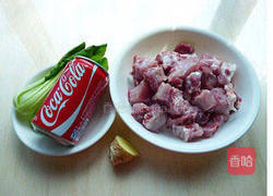 可乐排骨的做法图解1