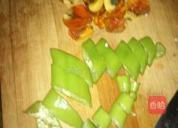 尖椒炒变蛋的做法图解1