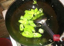 尖椒炒变蛋的做法图解2