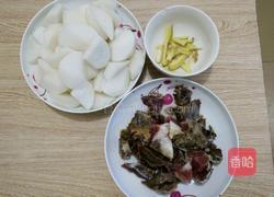 白萝卜炖腊排骨的做法图解1