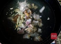 白萝卜炖腊排骨的做法图解3