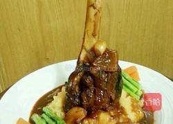 红酒烩羊腱子配蒜香土豆泥及时蔬的做法图解5