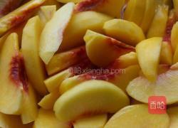 黄桃罐头的做法图解2