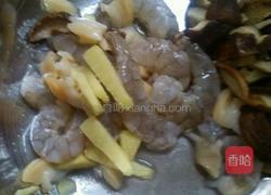 鲜虾花甲香菇粥的做法图解4