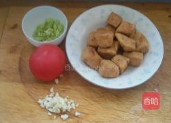 西红柿焖炸豆泡的做法图解1