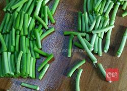 蒜苔炒肉丝的做法图解2