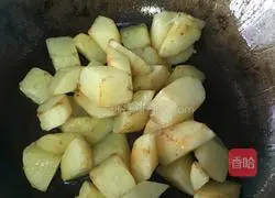 Illustration of how to cook pork ribs and stewed potatoes 10