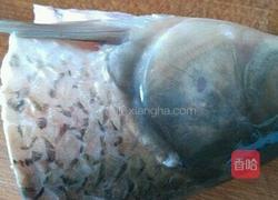 剁椒鱼头的做法图解1