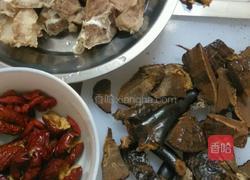 灵芝排骨汤的做法图解2