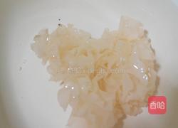 银耳蜜枣粥的做法图解1