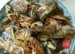 油炸小鲫鱼的做法图解7