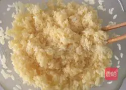 Illustration of how to make shrimp fried rice 3