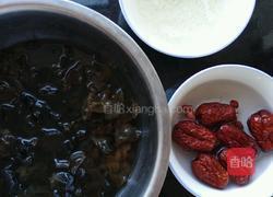木耳红枣粥的做法图解1