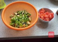 番茄排骨的做法图解1