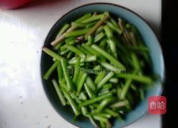 辣椒炒红薯藤的做法图解1