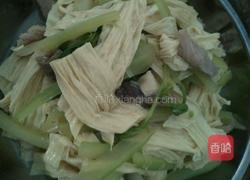 腐竹西芹炒瘦肉的做法图解6