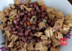 凉拌腐竹芹菜花生米丁的做法图解8