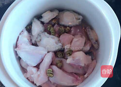 石斛胞鱼炖鸡汤的做法图解4