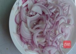 洋葱木耳炒肉的做法图解3