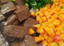 猪血粥的做法图解2