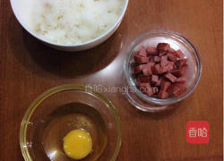 酱油炒饭的做法图解1