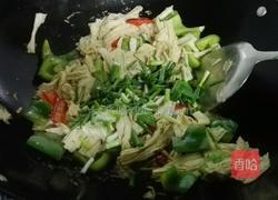 双椒煮腐竹的做法图解7