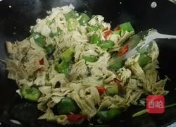 双椒煮腐竹的做法图解6