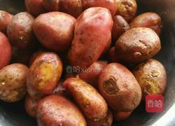 炕洋芋的做法图解1