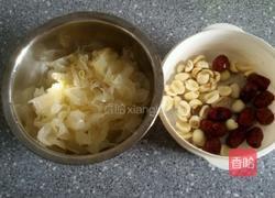冰糖小枣银耳羹的做法图解2