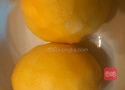 黄桃罐头的做法图解1