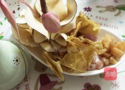 花胶海底椰瑶柱排毒汤的做法图解1