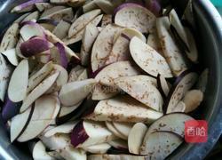 葱炒茄子的做法图解1