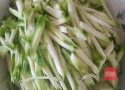 凉拌丝瓜的做法图解2