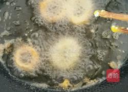 炸鱿鱼圈的做法图解4