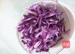 紫甘蓝煎蛋的做法图解3